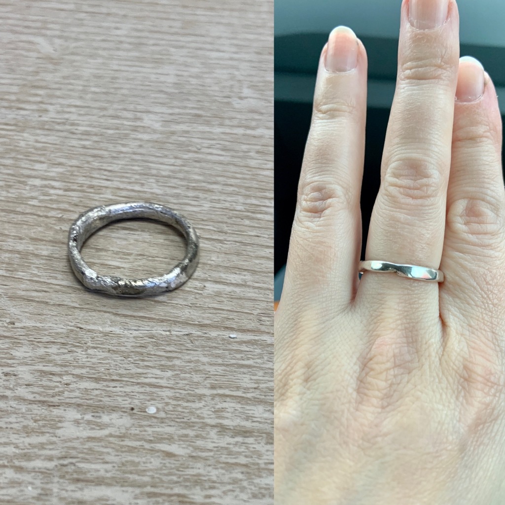 Die linke Seite des Bildes zeigt den frisch gebrannten Ring. Er ist uneben und das Silber ist an verschiedenen Stellen unterschiedlich gefärbt. Die rechte Seite zeigt den fertig polierten Ring am Mittelfinger einer Hand. Er ist glatt geschliffen mit zwei kleinen Einkerbungen. 
